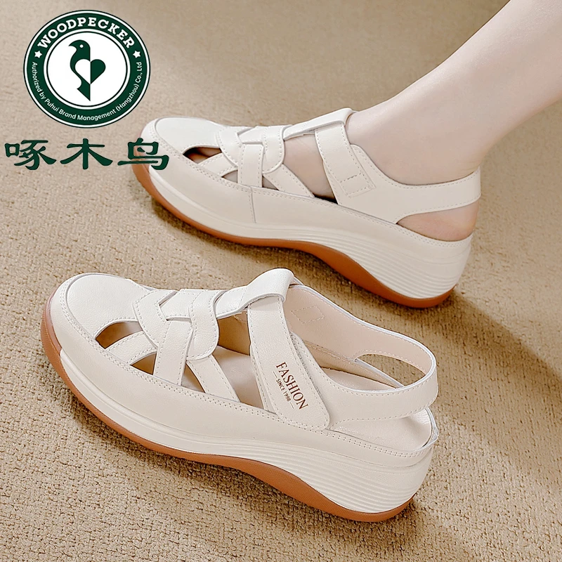 啄木鸟包头凉鞋外穿夏洞洞鞋2025新款透气妈妈鞋子镂空单鞋舒适鞋