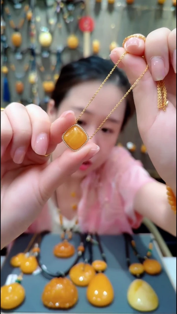 蜜蜡银S925镀金镶嵌珠宝奇石﹣D170蜜蜡吊坠