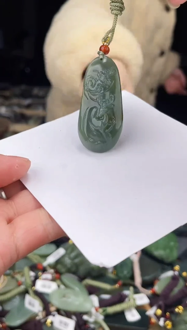 颈饰未镶嵌和田玉1
