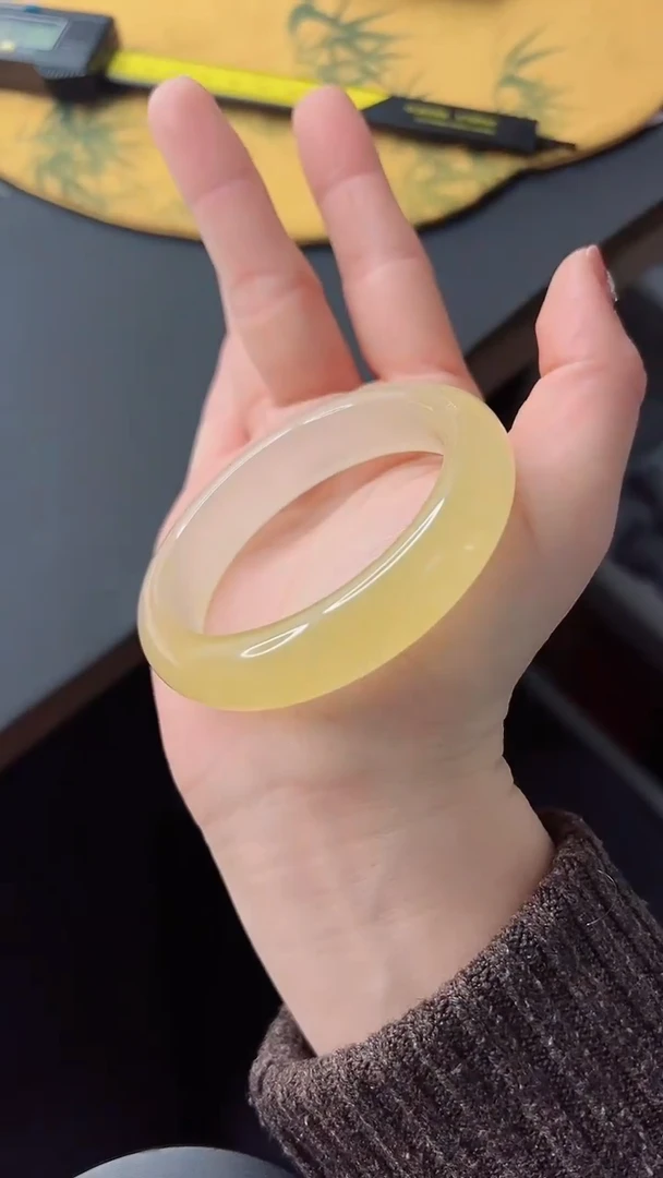 【闪购商品】石英质玉手镯未镶嵌638-56+