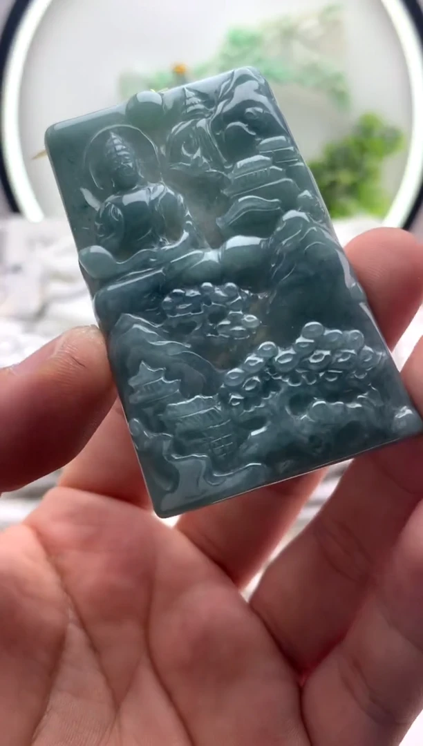 翡翠未镶嵌颈饰山水观音