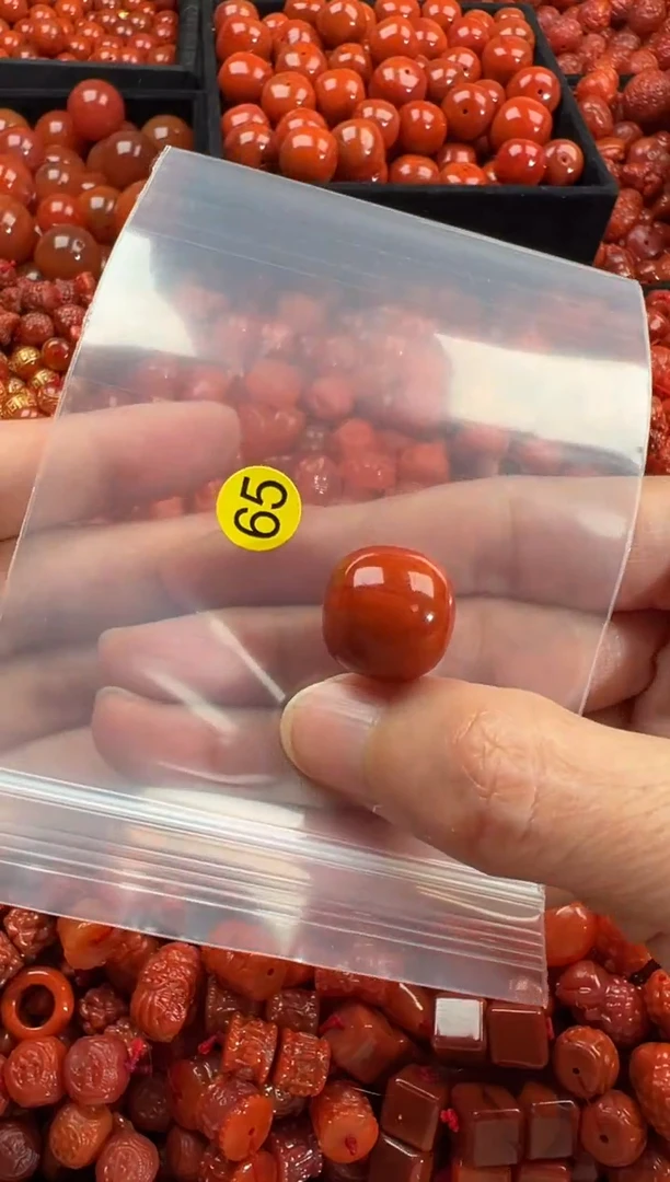 南红玛瑙未镶嵌颈饰1