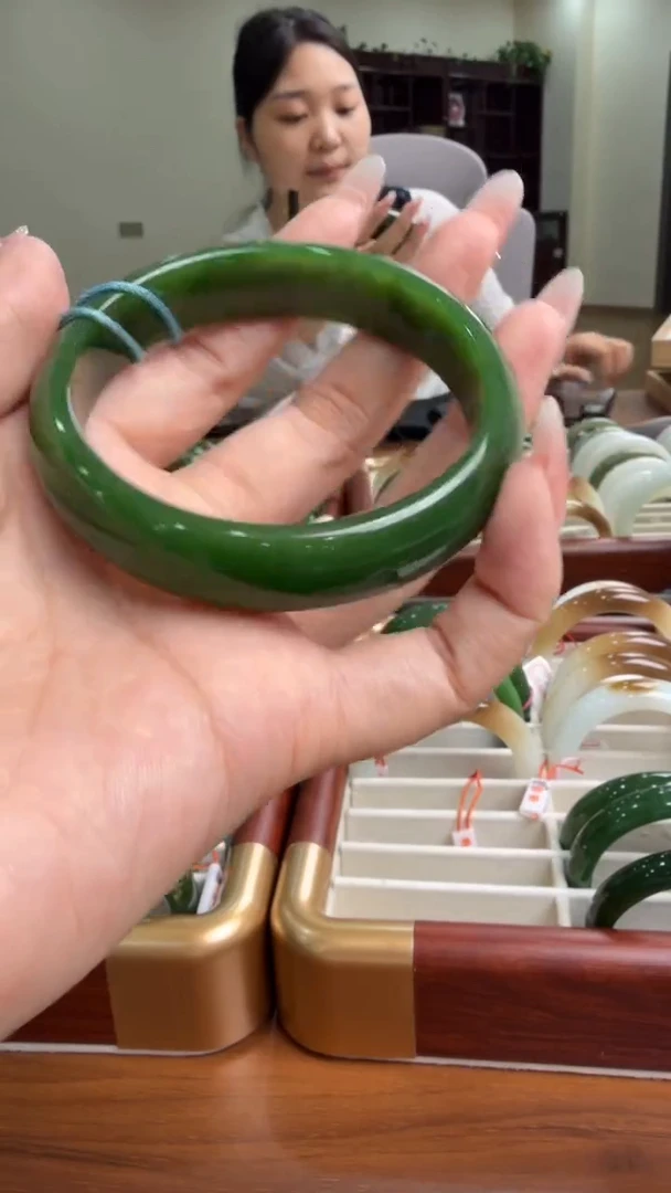 颈饰未镶嵌和田玉手镯61