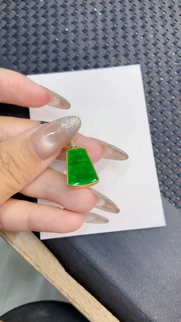 颈饰未镶嵌翡翠1