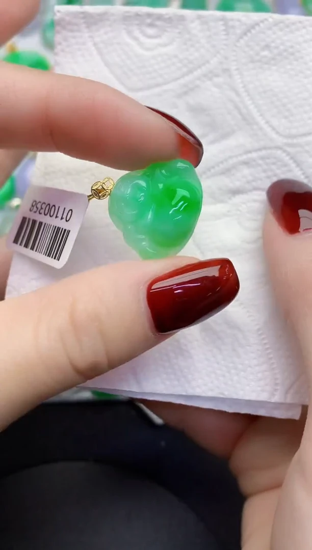 颈饰18K金镶嵌翡翠缅甸天然翡翠A货