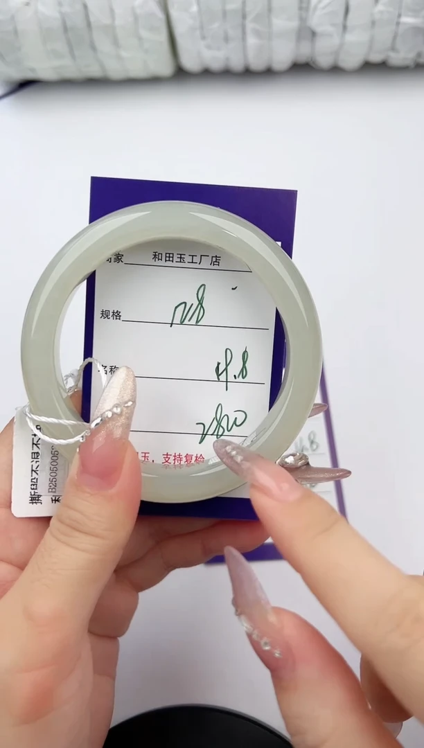 和田玉手镯未镶嵌128颜色微差无瑕疵