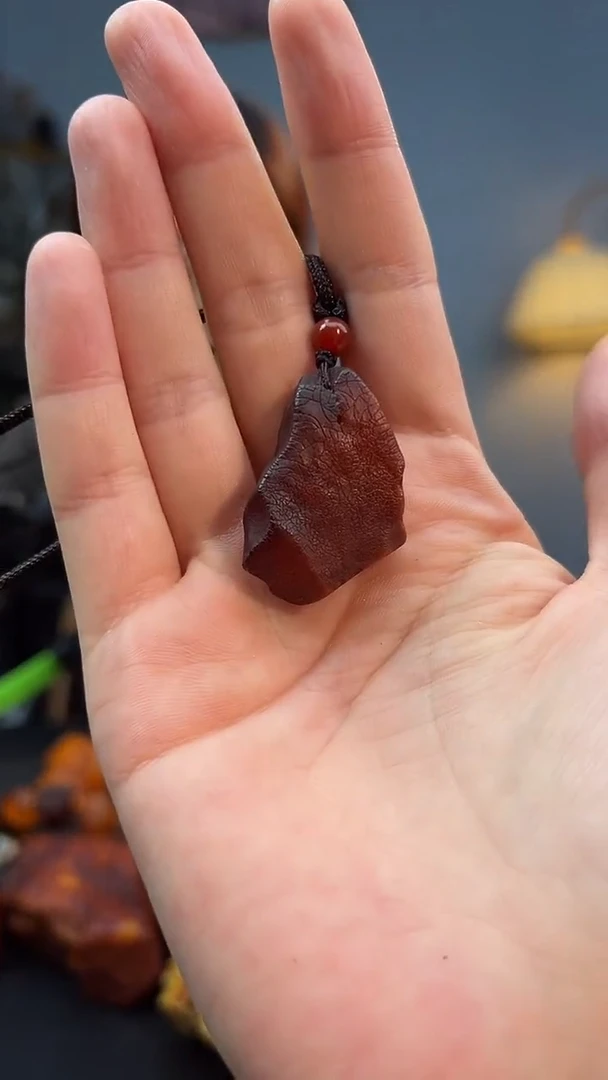 未镶嵌颈饰琥珀吊坠