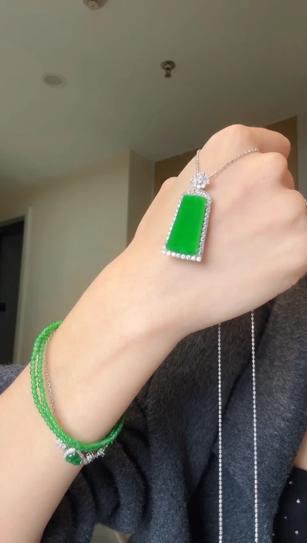 【闪购商品】翡翠吊坠(不含链)银S925镶嵌天然翡翠吊坠