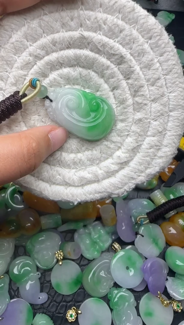 颈饰未镶嵌翡翠缅甸翡翠吊坠