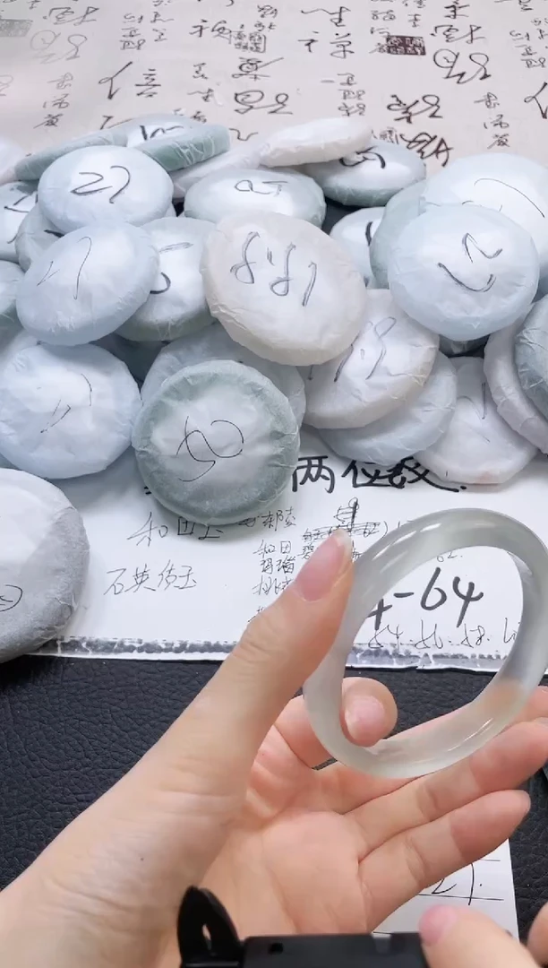 未镶嵌手镯石英质玉392-64