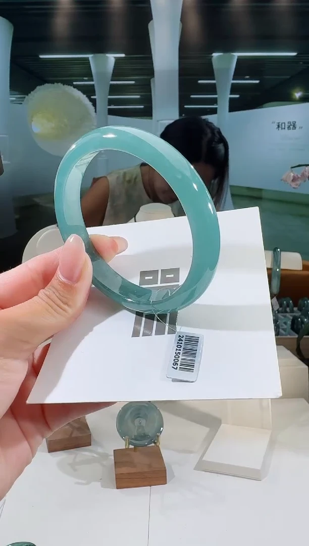 翡翠手镯未镶嵌59圈