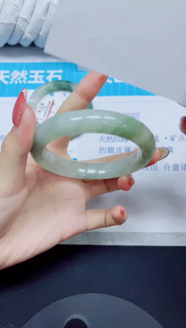 石英质玉手镯未镶嵌70/63