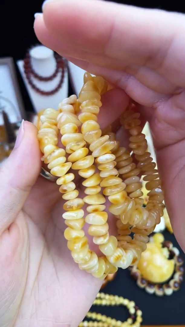 琥珀未镶嵌珠宝奇石多样性发其一