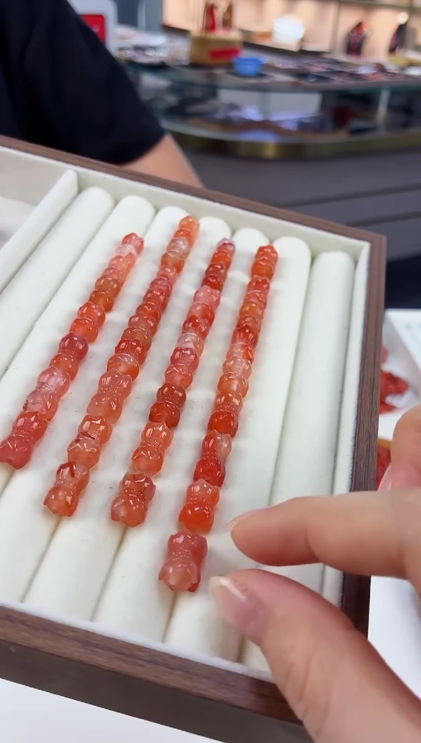 未镶嵌并蒂莲配饰南红玛瑙（多样式发其一）