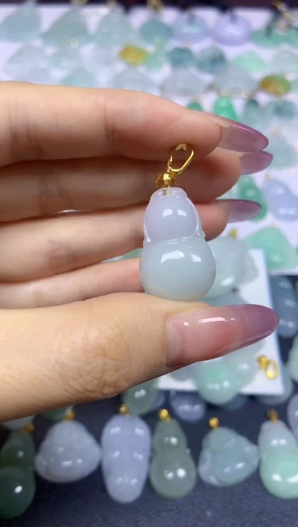 翡翠未镶嵌颈饰挂件