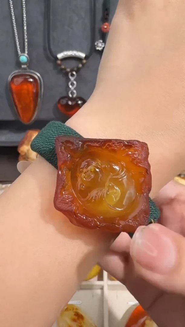 裸石琥珀未镶嵌安***?琥珀