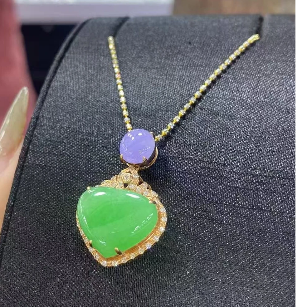 天然翡翠冰种阳绿福瓜吊坠