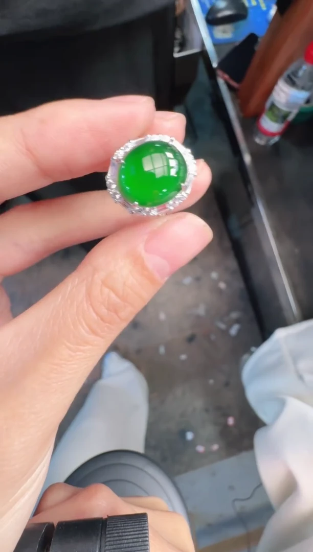 未镶嵌定制翡翠A货有轻微色差属于正常现象，戒指1