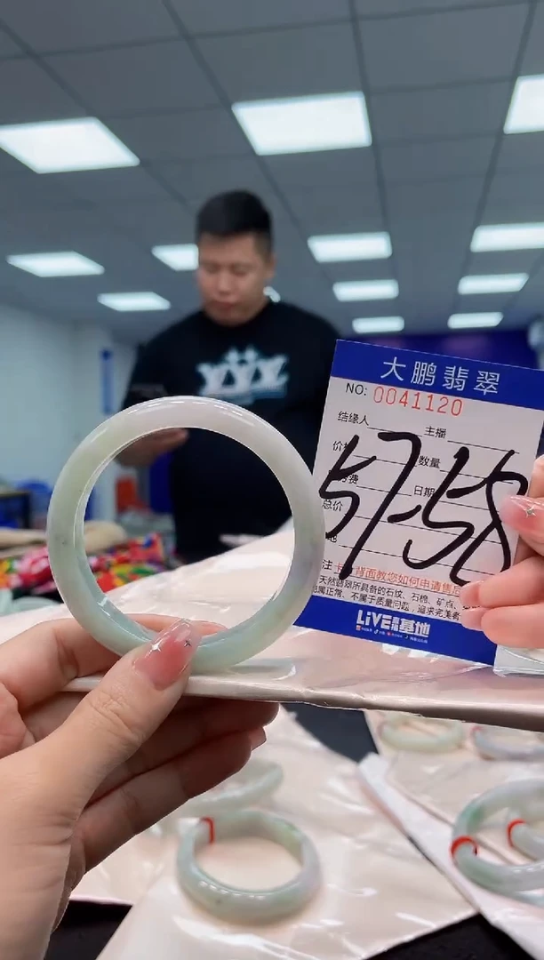 【闪购商品】翡翠手镯未镶嵌AAAAAAAAAA