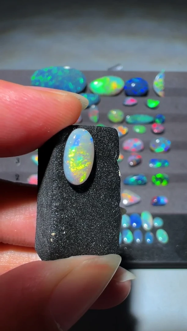 未镶嵌欧泊01<小新精选>澳洲黑澳宝   5.1*9.3 mm