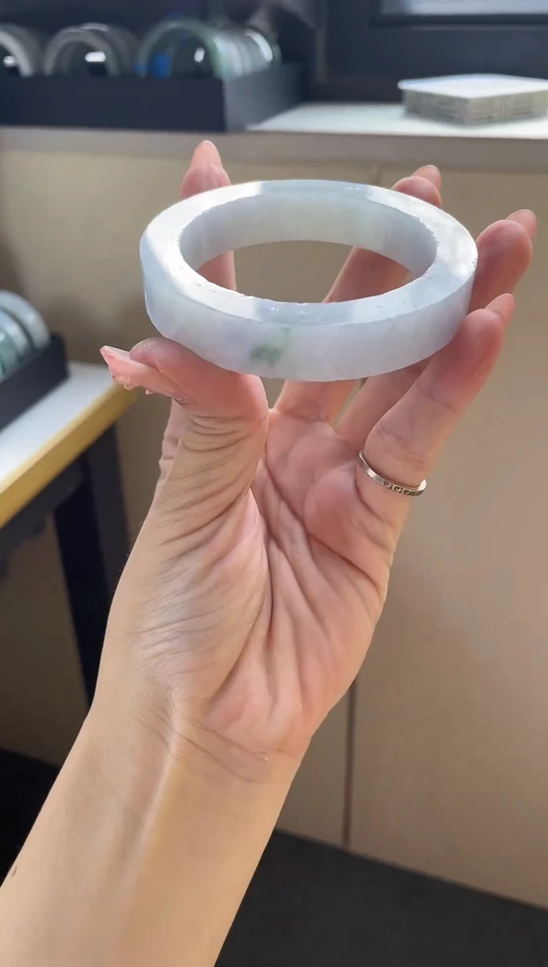 未镶嵌手镯定制翡翠?**?手镯