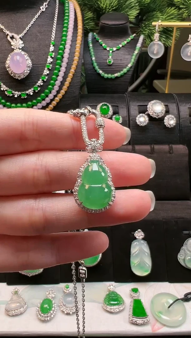 【闪购商品】翡翠吊坠(不含链)18K金镶嵌冰种阳绿葫芦吊坠