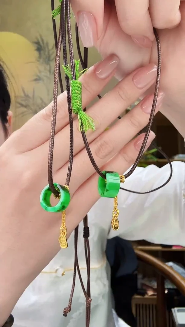 颈饰未镶嵌翡翠多样发其一个