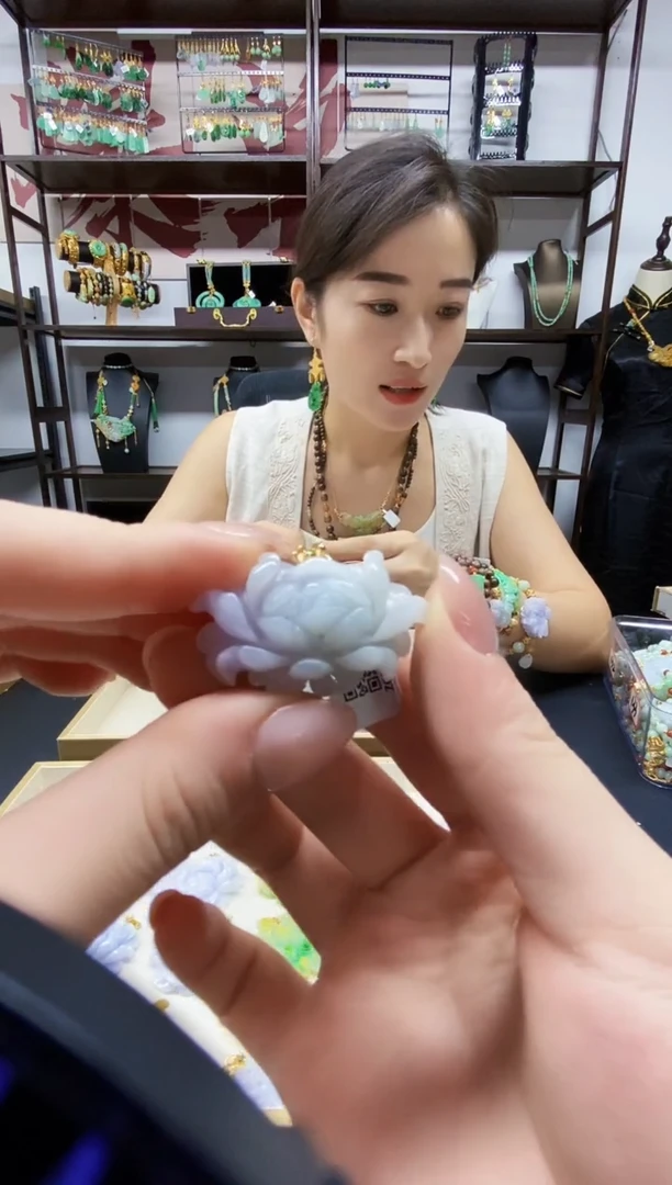 颈饰未镶嵌翡翠吊坠