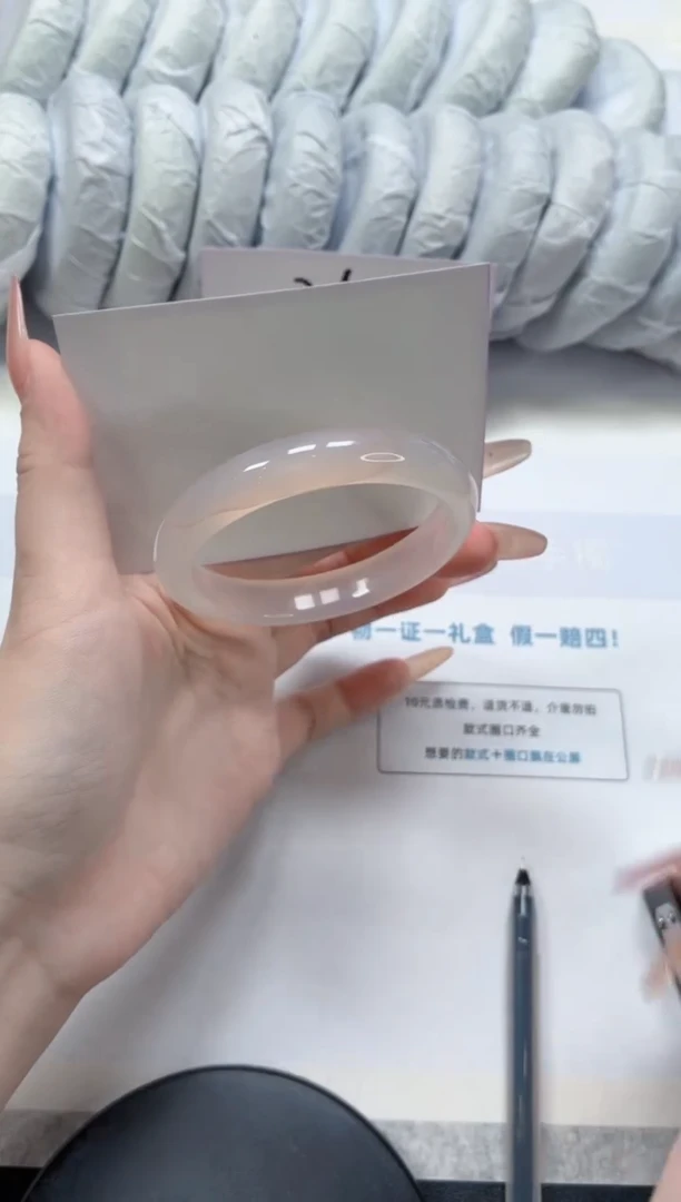 石英质玉手镯未镶嵌230-57草花