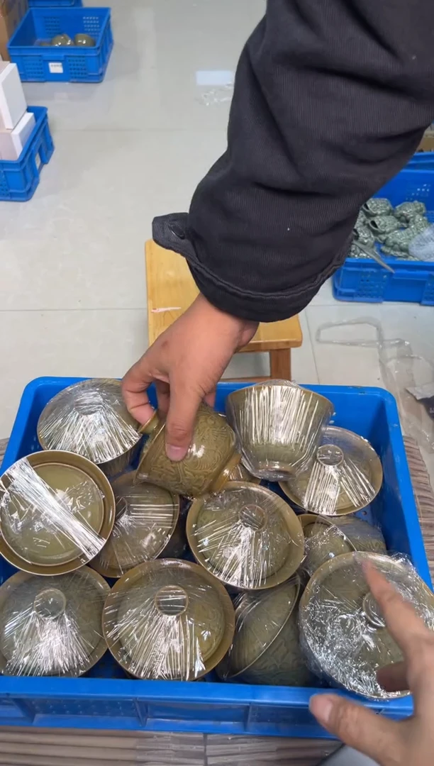 陶瓷仰山 橄榄绿两才盖碗 微瑕 纹饰随机发 二级