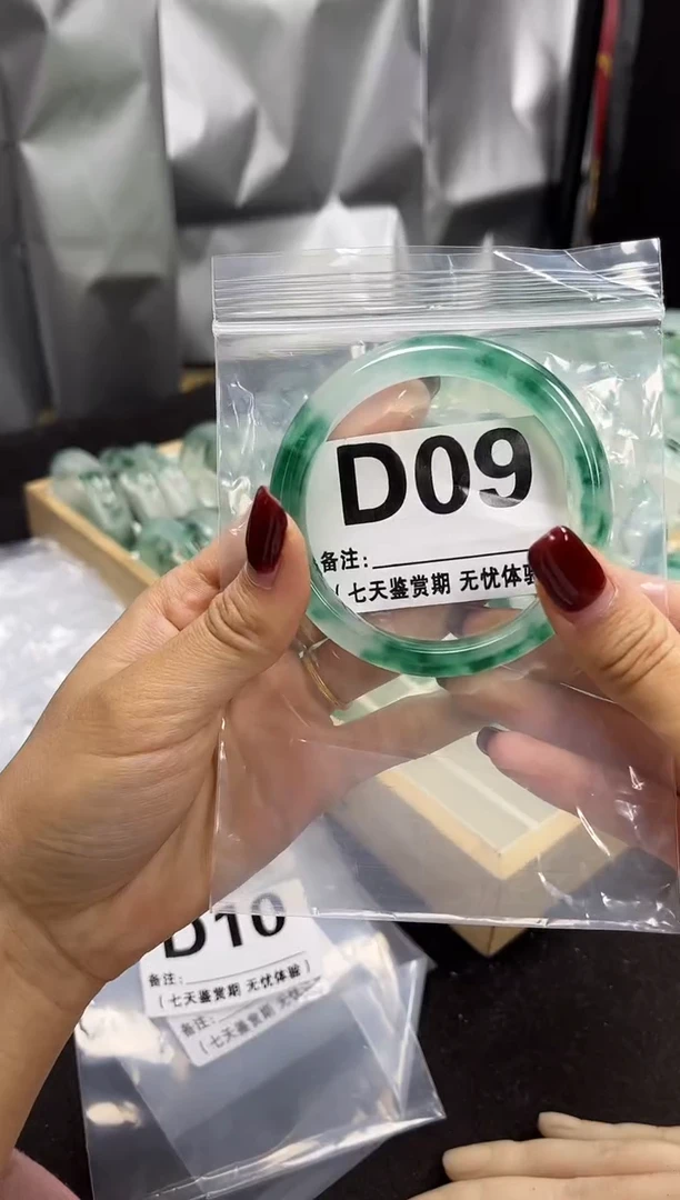 【闪购商品】石英岩玉手镯未镶嵌D09