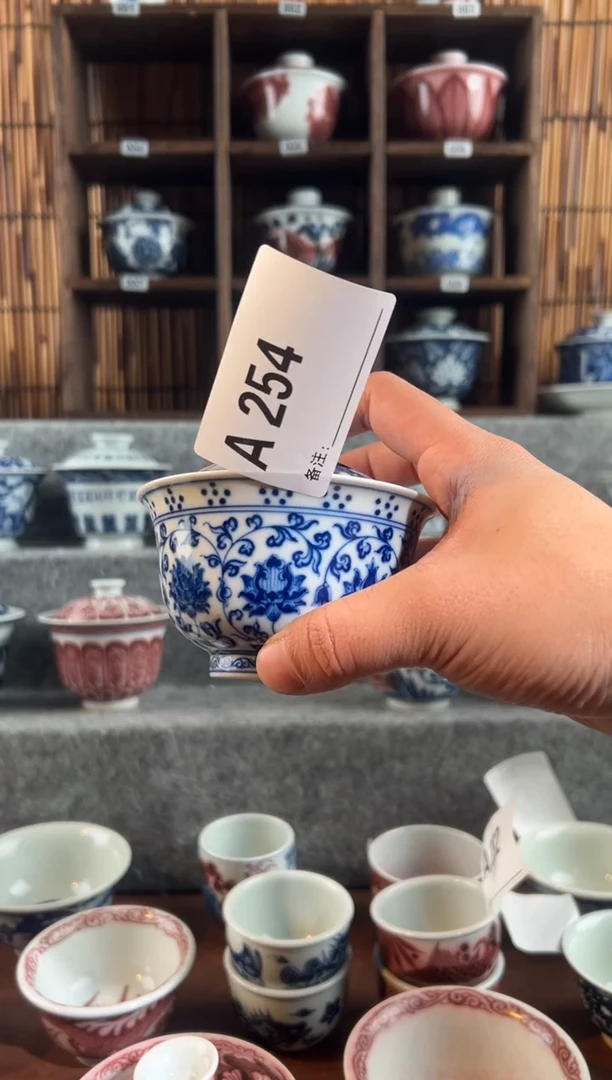 【闪购商品】a254天禄呀那次缠枝莲盖碗