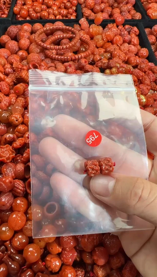 南红玛瑙未镶嵌颈饰1