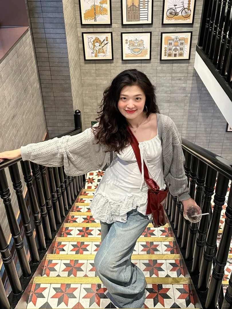 2025早秋新款法式温柔风镂空开衫不规则吊带搭配牛仔裤时尚三件套