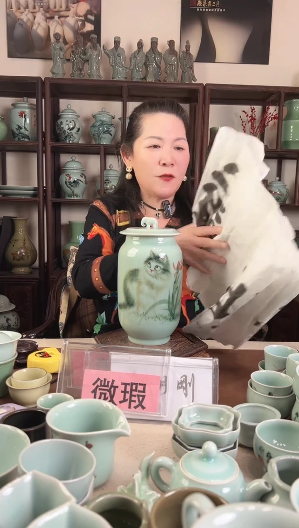 釉中彩 猫画 直筒盖罐（瑕疵）