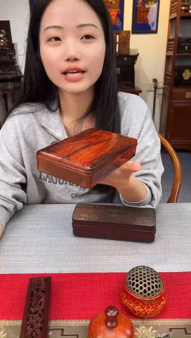 紫檀木类成套家具天地盖文盒：一木挖  一物一拍