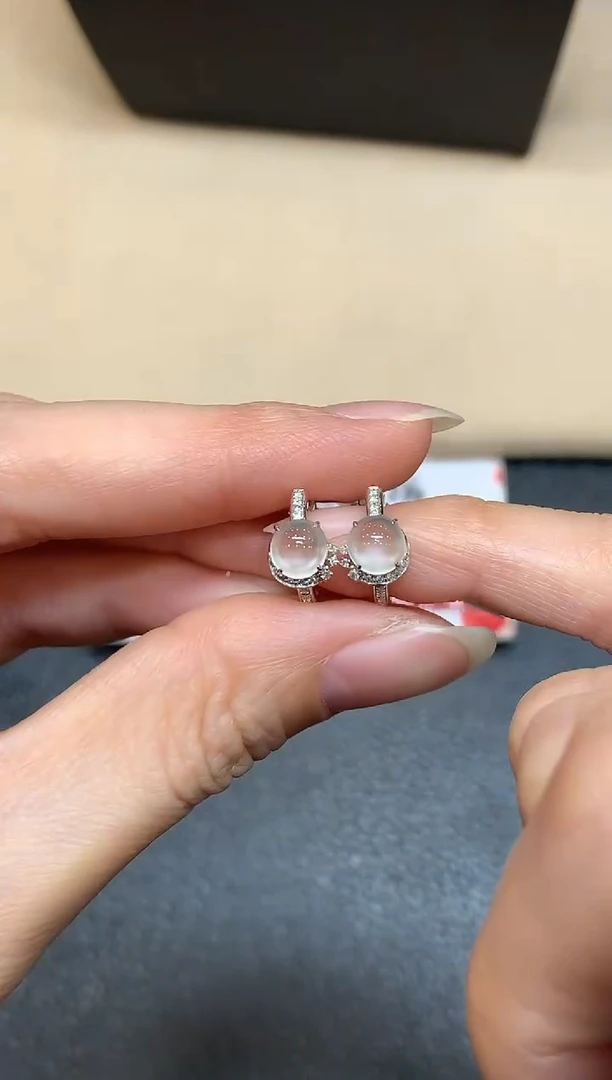 18K金镶嵌翡翠耳饰【无鉴赏期】蛋面【无服务费