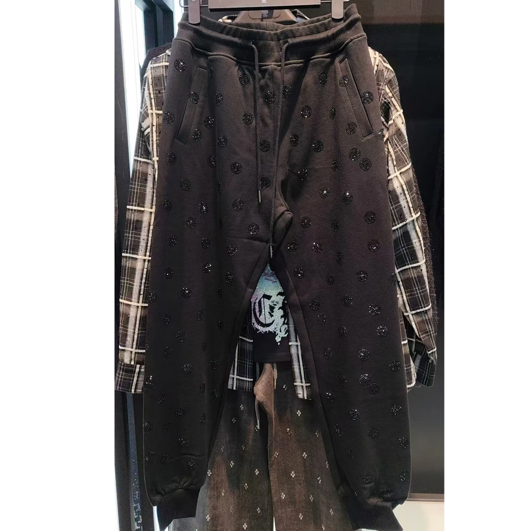 TCH服饰店播-2025新款烫钻小圆标长裤卫裤男女同款T75A206050