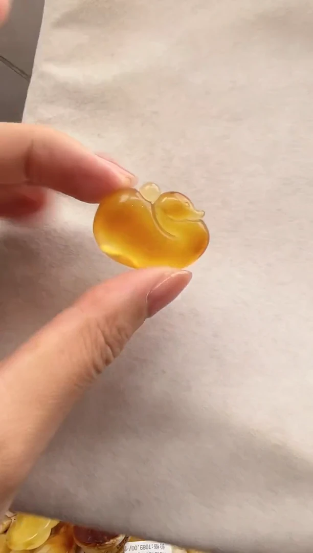 【闪购商品】琥珀裸石未镶嵌10202219-配饰