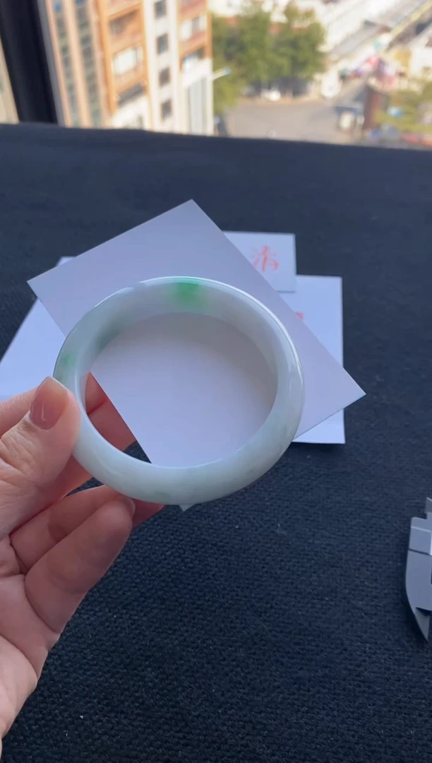 【闪购商品】翡翠手镯未镶嵌买断价XW23016386