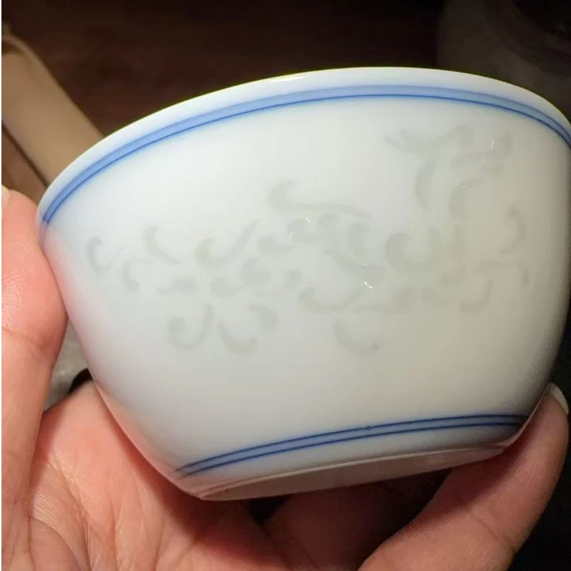 有底款的精致暗纹素杯