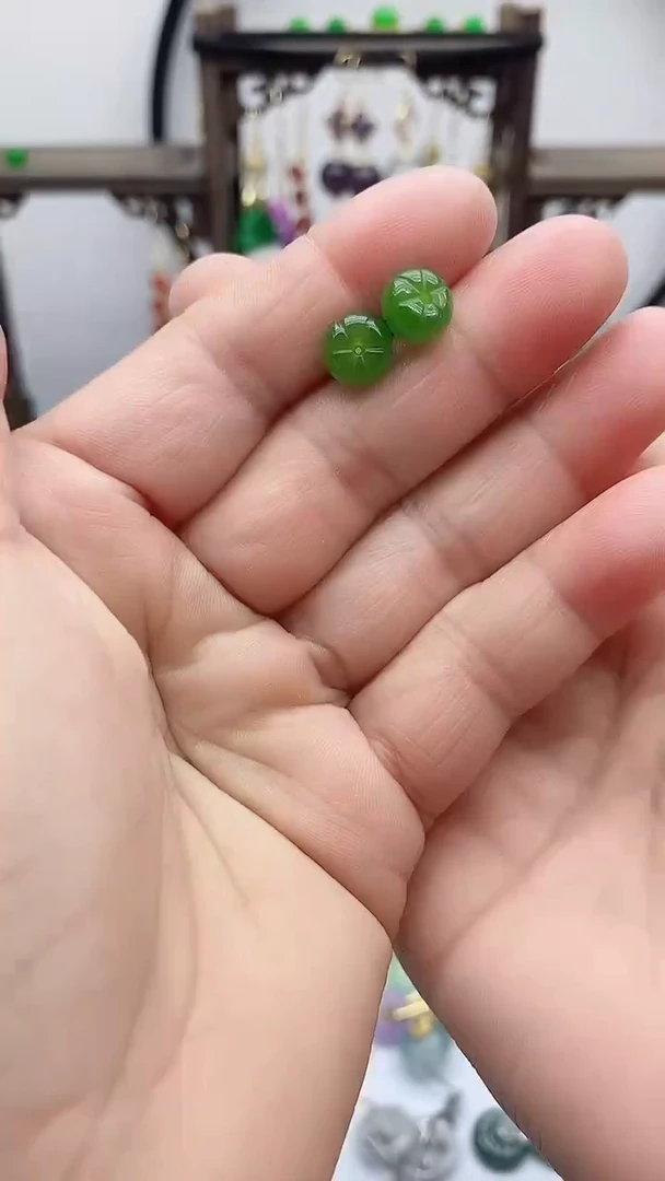 银S925镶嵌石英质玉（天山翠）耳钉9615