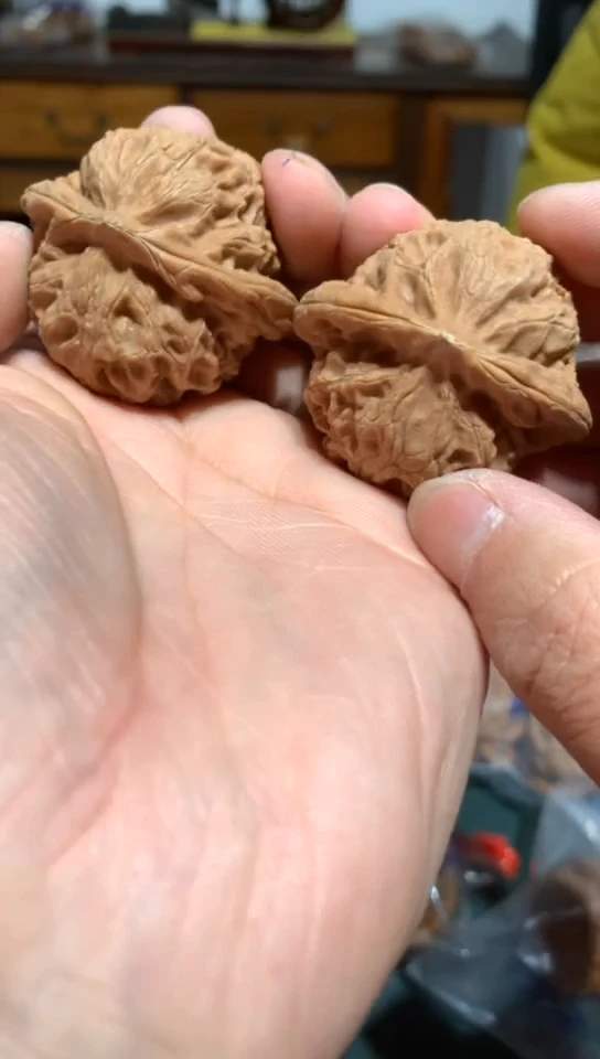 【闪购商品】文玩核桃吊坠宫灯有黄尖听好介绍练手对