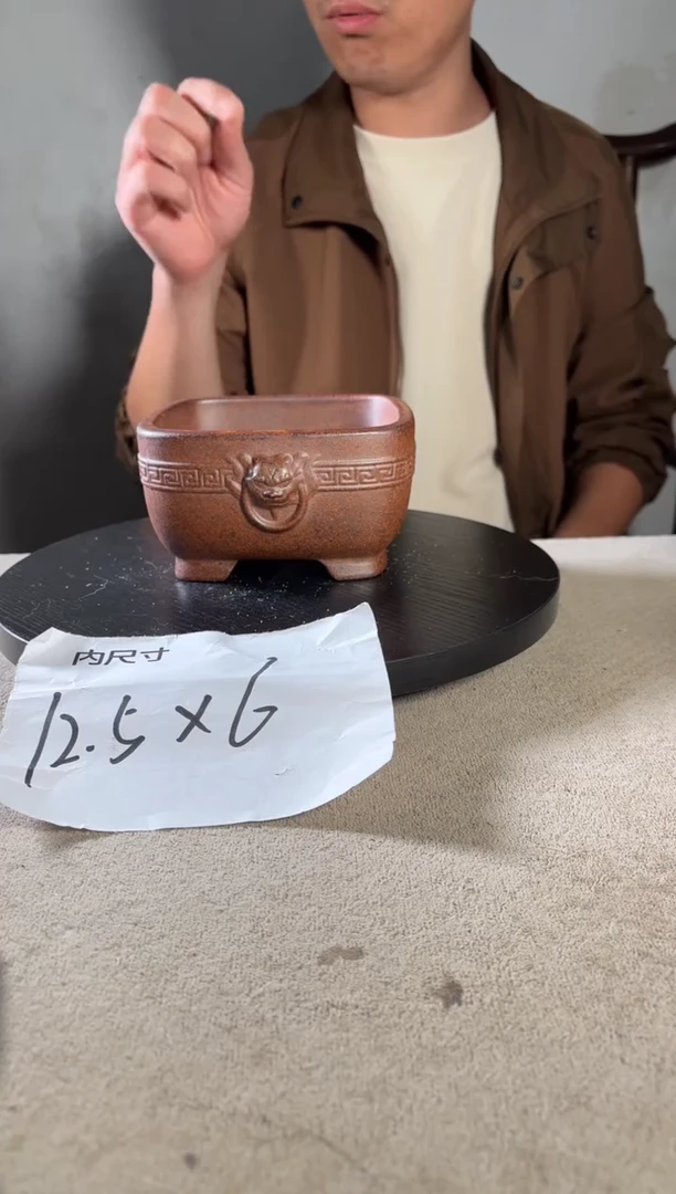 A宜兴紫砂小花盆