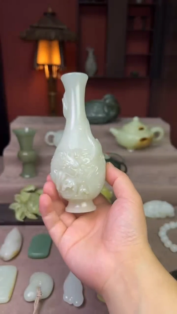 和田玉未镶嵌摆件1****7白玉盘龙瓶