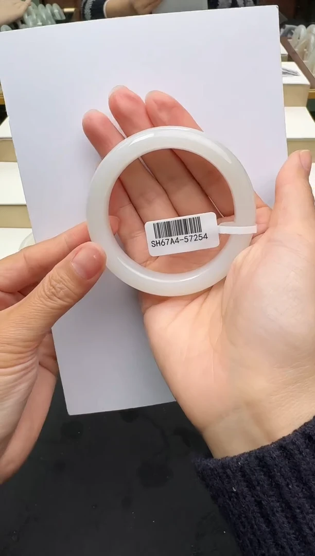 未镶嵌手镯和田玉54