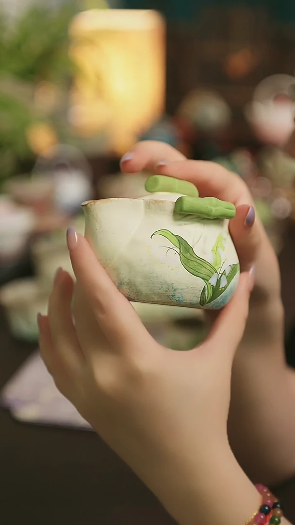 闪购陶瓷茶具 铃兰花手抓壶