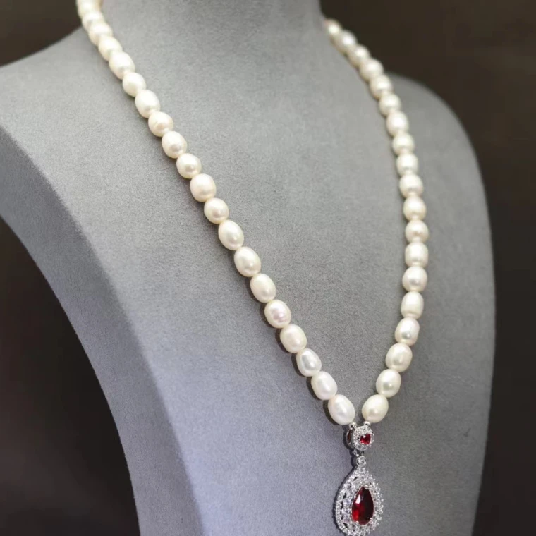 红色恋人白色珍珠项链