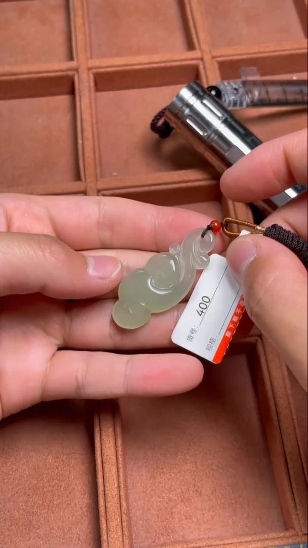 和田玉未镶嵌颈饰1