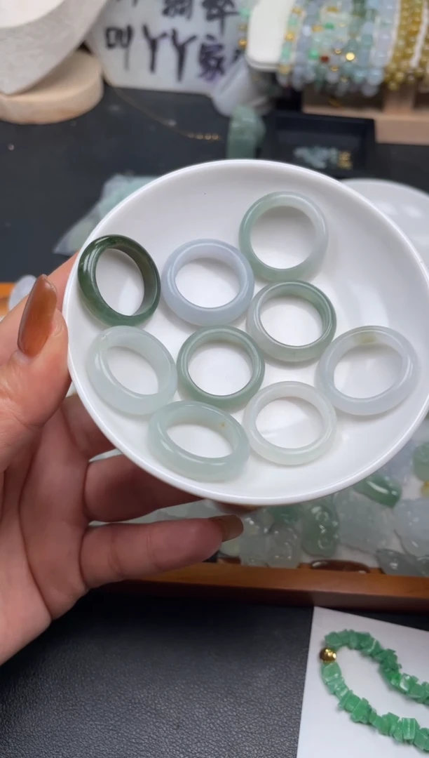 配石翡翠宝*天然翡翠戒圈9个9